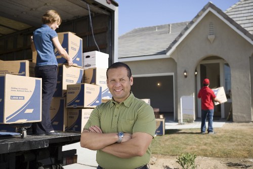 Moving truck service in Glasgow for residential and commercial transport