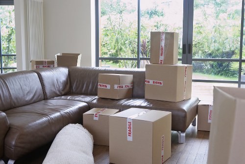 Local movers planning a move in Glasgow streets and tenements